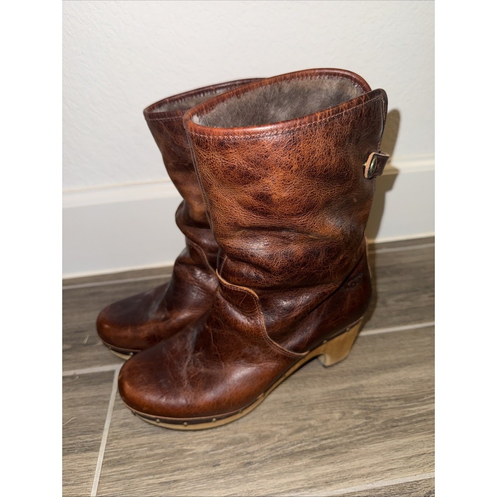UGG Australia Lynnea II Leather Clog BOOTS Leather Fold Sz 7 Sheepskin Lined